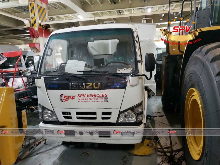 Road Sweeper Truck ISUZU - Loading into RORO vessel Road Sweeper Truck ISUZU - Loading into RORO vessel